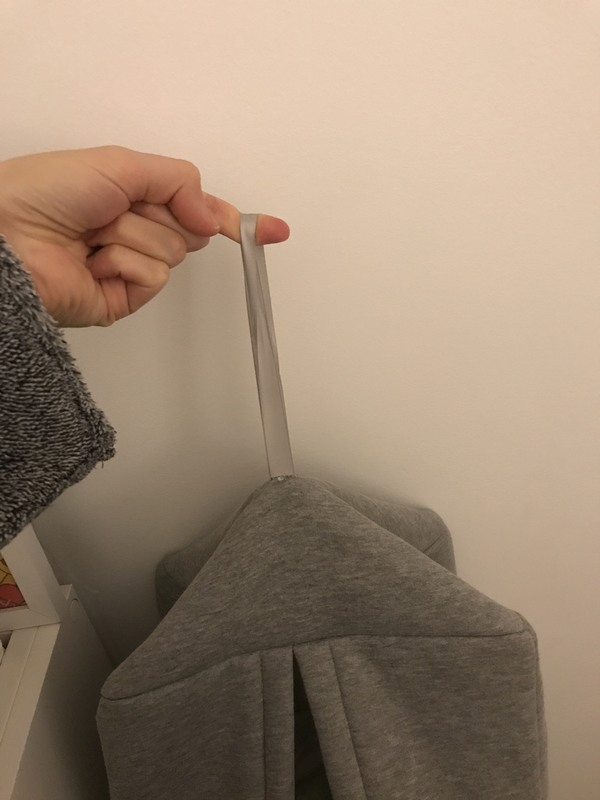 Accrocher tableau sur mur en béton et accrocher un clou ou ...