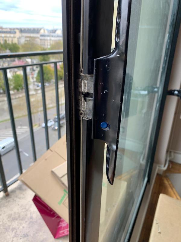 Réparer ou changer une poignée de baie vitrée en aluminium ...
