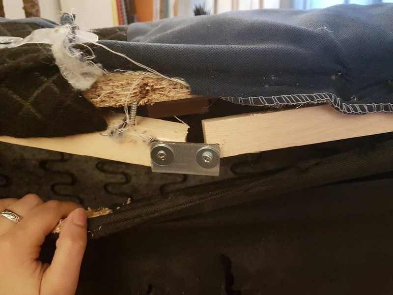 Réparer un canapé dont une partie de la structure en bois est cassée., Chevillylarue Réparer un canapé dont une partie de la structure en bois est cassée., Chevillylarue